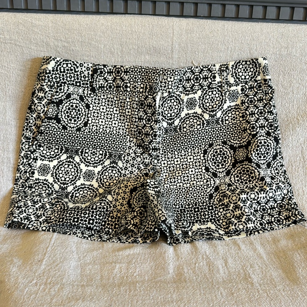 Women’s patterned shorts - new without tags - size 6